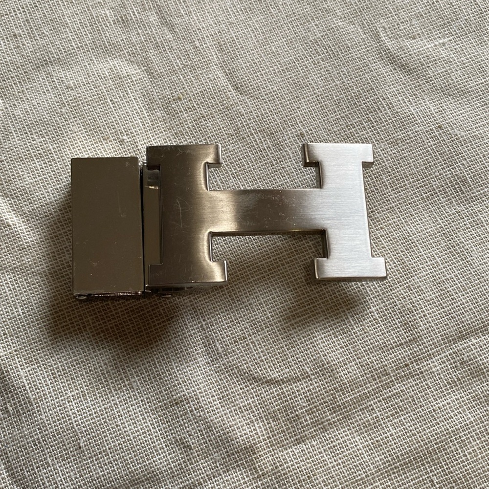 H belt buckle